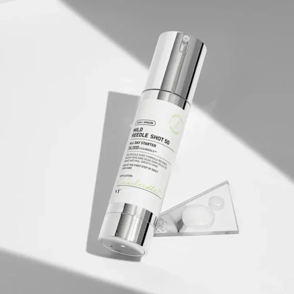 **ALT tekstas** VT Cosmetics Reedle Shot 50 švelni ampulė su Cica Reedle™ technologija, centele, triguba hialurono rūgštimi, niacinamidu ir žaliuoju propoliu odos drėkinimui, raminimui ir tekstūros gerinimui.